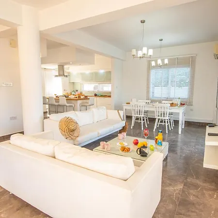 Villa Cute Ayía Nápa